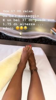 Belén Rodríguez feet photo thumbnail