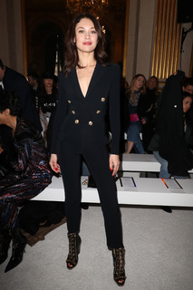 Olga Kurylenko feet photo thumbnail