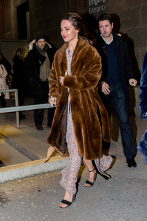 Alicia Vikander feet photo thumbnail