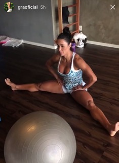 Gracyanne Barbosa feet photo thumbnail
