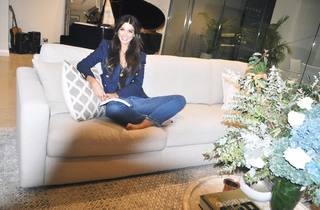 Delta Goodrem feet photo thumbnail