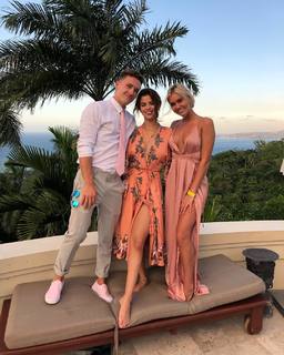 Selena Gomez feet photo thumbnail
