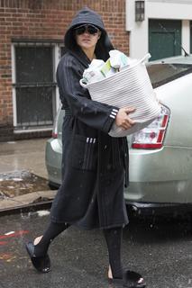 Chrissy Teigen feet photo thumbnail