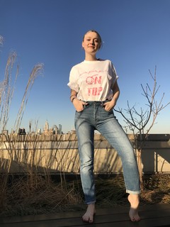 Dakota Fanning feet photo thumbnail