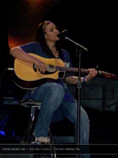 Jordin Sparks feet photo thumbnail
