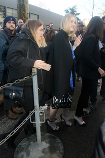 Dakota Fanning feet photo thumbnail