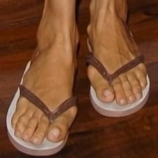 Famke Janssen feet photo thumbnail