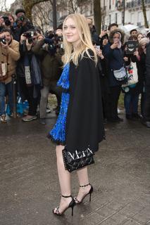 Dakota Fanning feet photo thumbnail