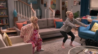 Kaley Cuoco feet photo thumbnail