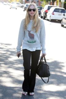 Amanda Seyfried feet photo thumbnail