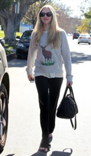 Amanda Seyfried feet photo thumbnail