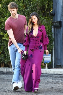 Olivia Munn feet photo thumbnail