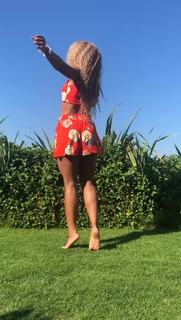 Jilly Anais feet photo thumbnail