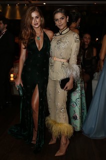 Marina Ruy Barbosa feet photo thumbnail