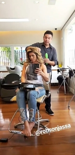 Lívia Andrade feet photo thumbnail
