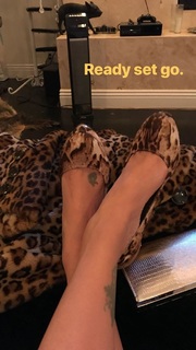 Virginia Madsen feet photo thumbnail
