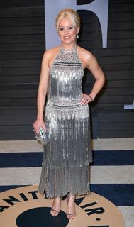 Elizabeth Banks feet photo thumbnail
