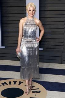 Elizabeth Banks feet photo thumbnail