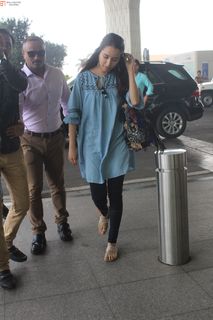 Shraddha Kapoor feet photo thumbnail