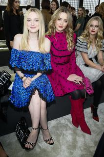 Dakota Fanning feet photo thumbnail