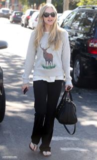 Amanda Seyfried feet photo thumbnail