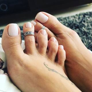 Karin Klemp feet photo thumbnail