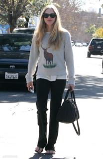 Amanda Seyfried feet photo thumbnail