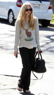 Amanda Seyfried feet photo thumbnail