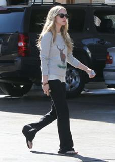 Amanda Seyfried feet photo thumbnail