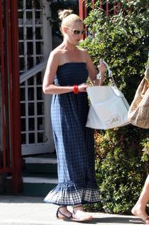 Katherine Heigl feet photo thumbnail