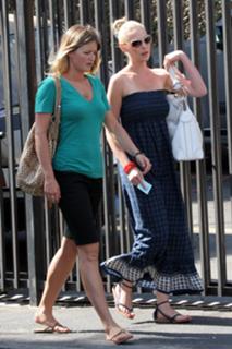Katherine Heigl feet photo thumbnail