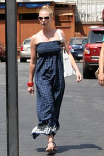 Katherine Heigl feet photo thumbnail