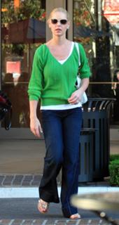 Katherine Heigl feet photo thumbnail