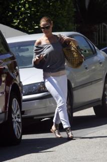 Katherine Heigl feet photo thumbnail