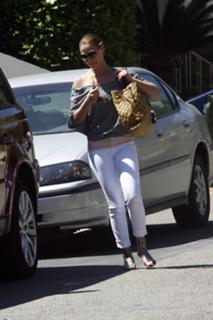Katherine Heigl feet photo thumbnail