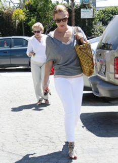 Katherine Heigl feet photo thumbnail