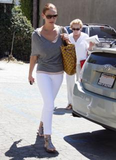 Katherine Heigl feet photo thumbnail