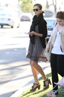 Jessica Alba feet photo thumbnail