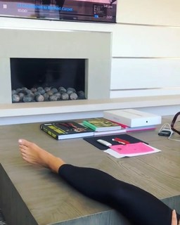 Nina Agdal feet photo thumbnail