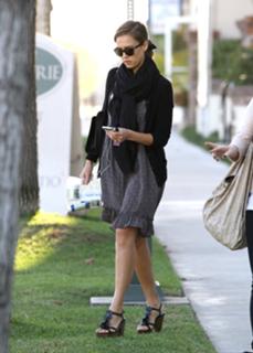 Jessica Alba feet photo thumbnail
