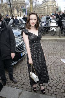 Rachel Brosnahan feet photo thumbnail