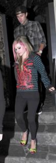 Avril Lavigne feet photo thumbnail