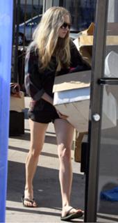 Amanda Seyfried feet photo thumbnail