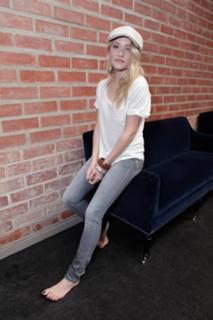 Emily Osment feet photo thumbnail
