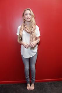 Emily Osment feet photo thumbnail