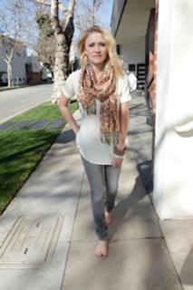 Emily Osment feet photo thumbnail