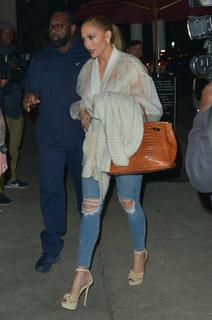 Jennifer Lopez feet photo thumbnail