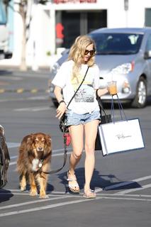 Amanda Seyfried feet photo thumbnail