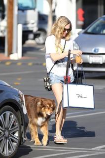 Amanda Seyfried feet photo thumbnail