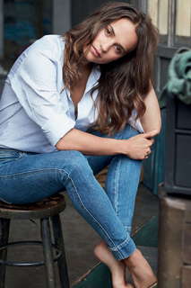 Alicia Vikander feet photo thumbnail